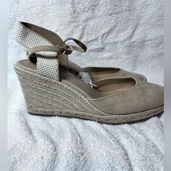 NWOB. Loft Espadrilles , Size 10 , Tan color - Picture 2 of 9